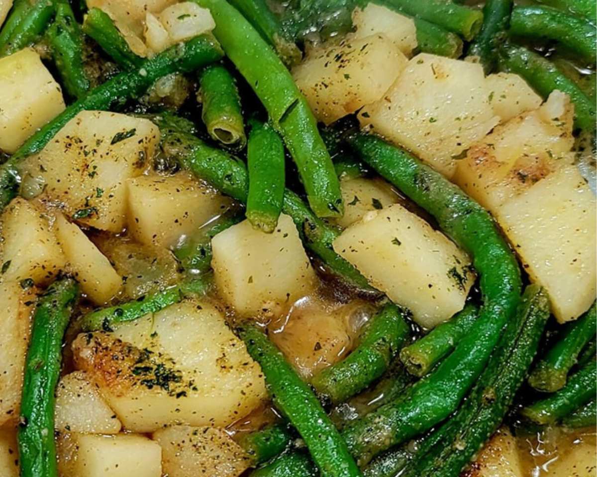 Fresh Snapped Green Beans and Potatoes